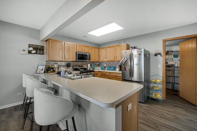 1653 Victoria Park Circle, Aurora, IL 60504