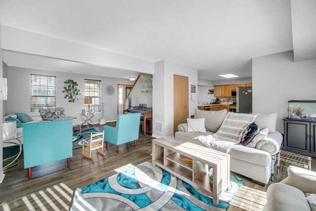 1653 Victoria Park Circle, Aurora, IL 60504