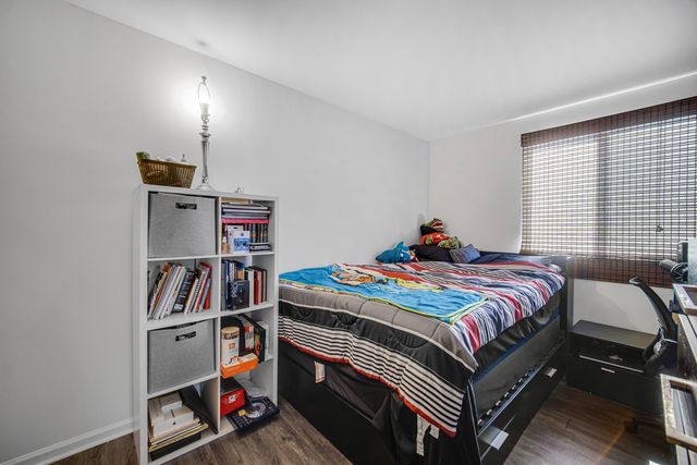 1653 Victoria Park Circle, Aurora, IL 60504