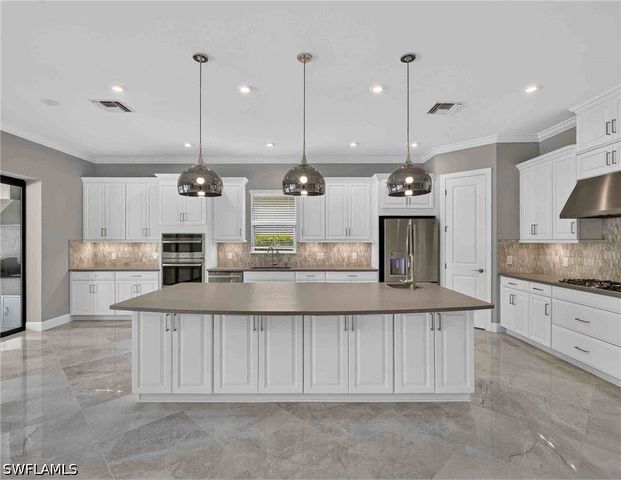 15286 Arpino CT, Naples, FL 34114