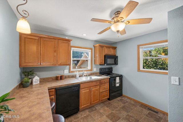 5905 Livingston Drive, Toledo, OH 43613