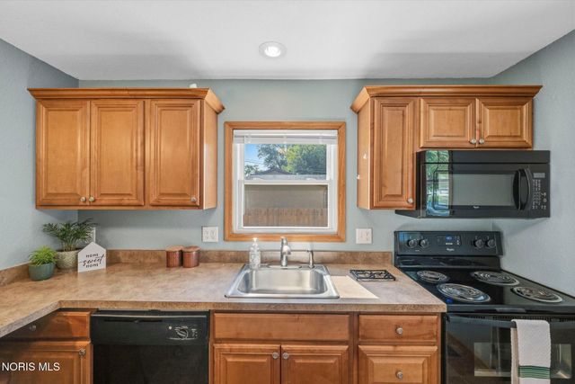 5905 Livingston Drive, Toledo, OH 43613