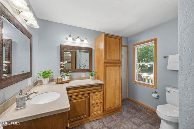 5905 Livingston Drive, Toledo, OH 43613