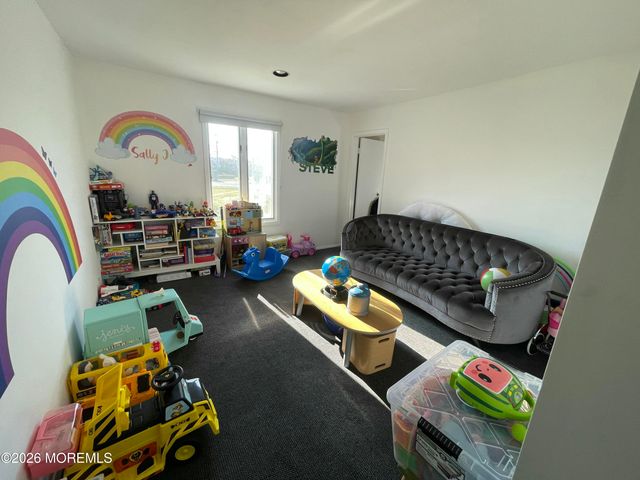 60 Larchwood Avenue, Oakhurst, NJ 07755