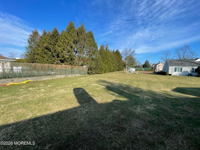 60 Larchwood Avenue, Oakhurst, NJ 07755