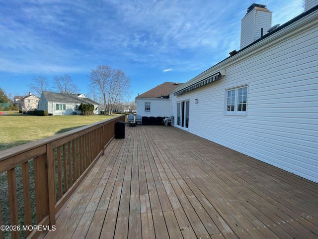 60 Larchwood Avenue, Oakhurst, NJ 07755