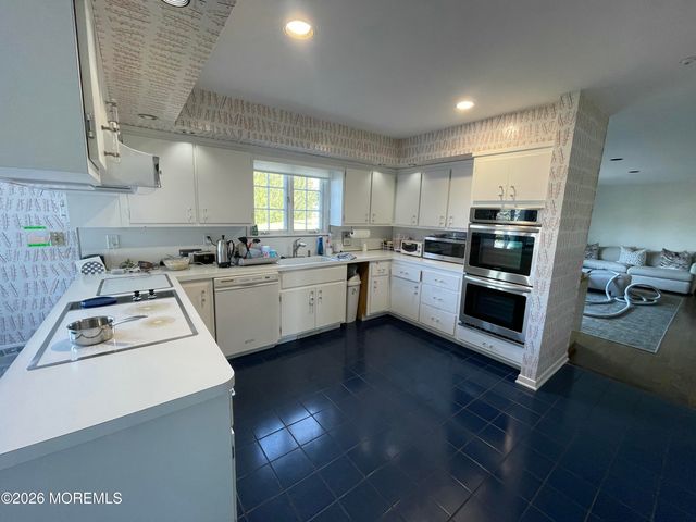 60 Larchwood Avenue, Oakhurst, NJ 07755