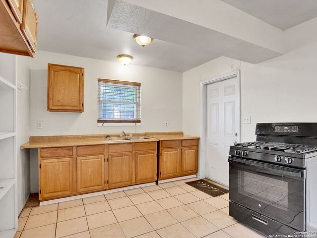1818 Adamston, San Antonio, TX 78220