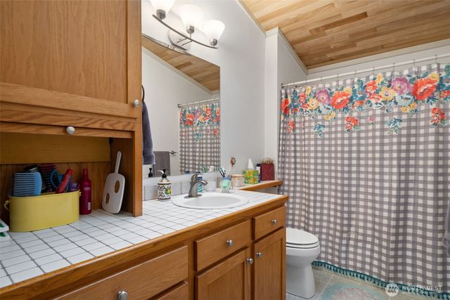 662 E Portage Road, Shelton, WA 98584