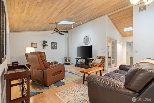 662 E Portage Road, Shelton, WA 98584