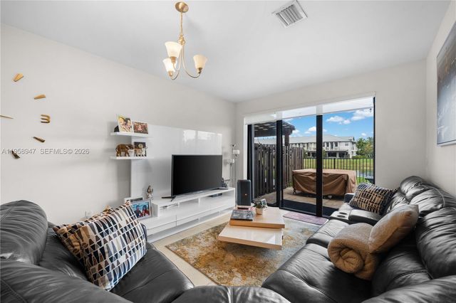 6005 NW 104th Path 6005, Doral, FL 33178