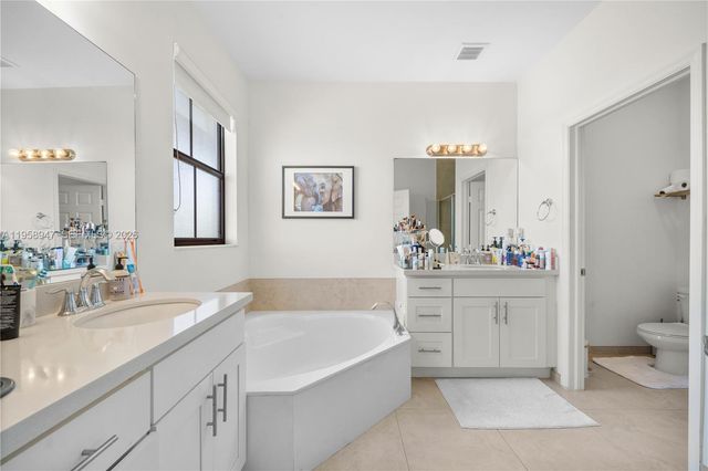 6005 NW 104th Path 6005, Doral, FL 33178