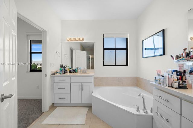 6005 NW 104th Path 6005, Doral, FL 33178