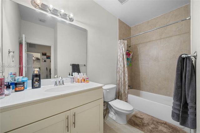 6005 NW 104th Path 6005, Doral, FL 33178