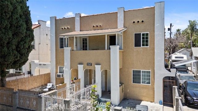 737 N Ridgewood Place, Los Angeles, CA 90038