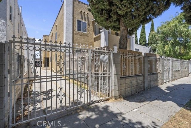 737 N Ridgewood Place, Los Angeles, CA 90038