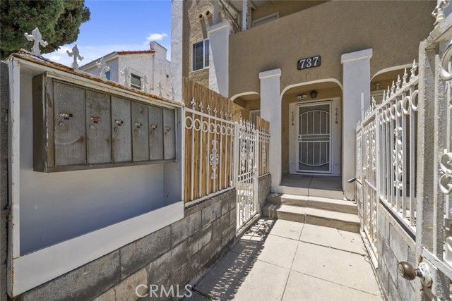 737 N Ridgewood Place, Los Angeles, CA 90038