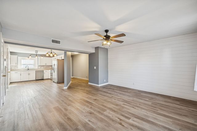 306 Arapaho Dr, Murfreesboro, TN 37128