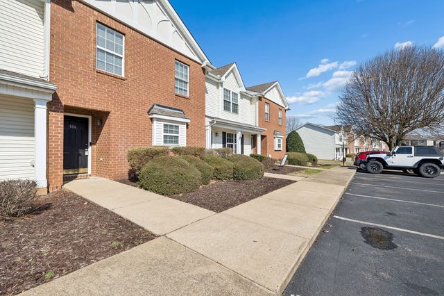 306 Arapaho Dr, Murfreesboro, TN 37128