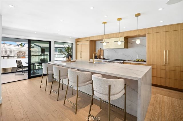 215 Goldenrod, Corona Del Mar, CA 92625