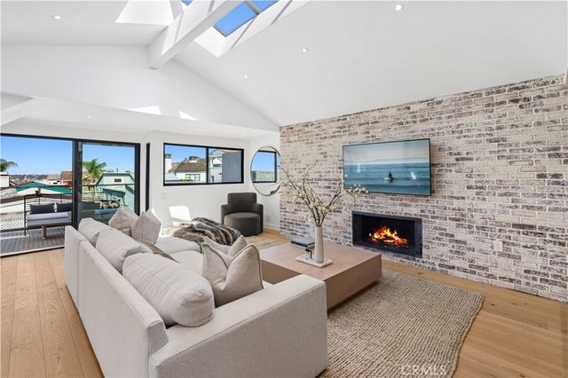 215 Goldenrod, Corona Del Mar, CA 92625
