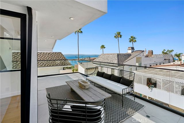 215 Goldenrod, Corona Del Mar, CA 92625