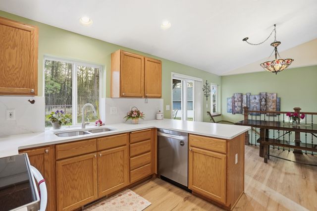 7407 W Ridgecrest Ave, Nine Mile Falls, WA 99026