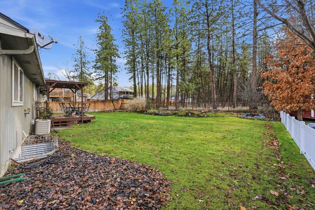 7407 W Ridgecrest Ave, Nine Mile Falls, WA 99026