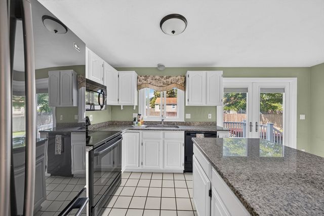 21 Sefton Drive, Bristol, RI 02809