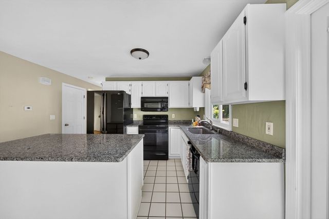 21 Sefton Drive, Bristol, RI 02809
