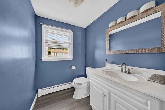 21 Sefton Drive, Bristol, RI 02809