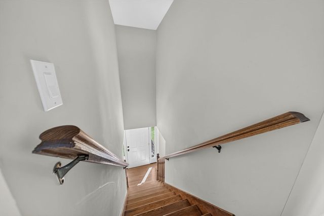 21 Sefton Drive, Bristol, RI 02809