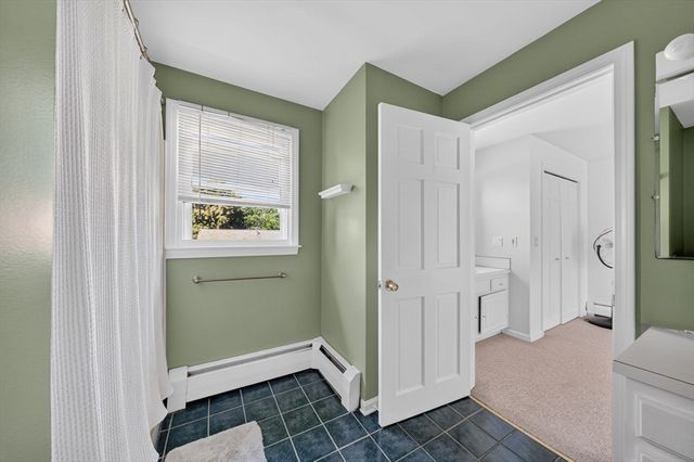 21 Sefton Drive, Bristol, RI 02809