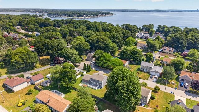 21 Sefton Drive, Bristol, RI 02809