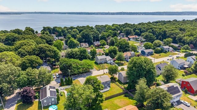 21 Sefton Drive, Bristol, RI 02809