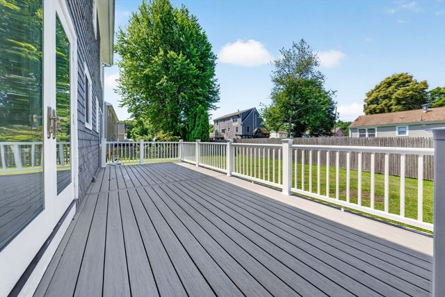21 Sefton Drive, Bristol, RI 02809