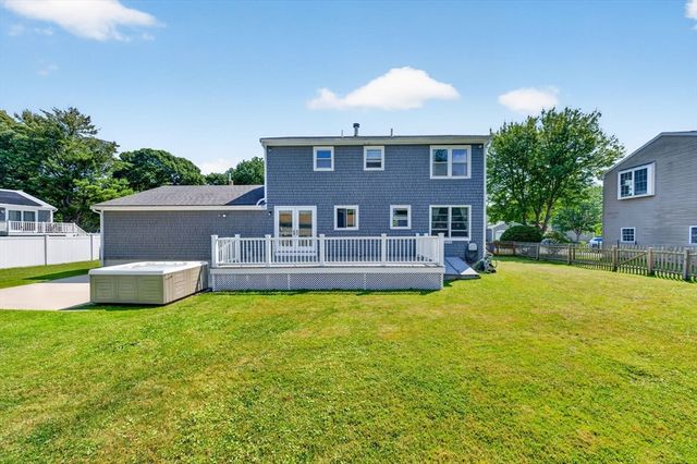 21 Sefton Drive, Bristol, RI 02809