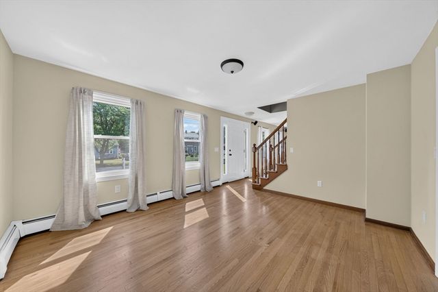 21 Sefton Drive, Bristol, RI 02809