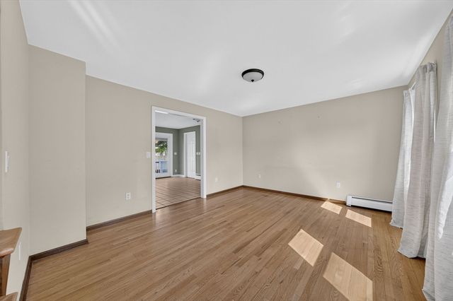 21 Sefton Drive, Bristol, RI 02809
