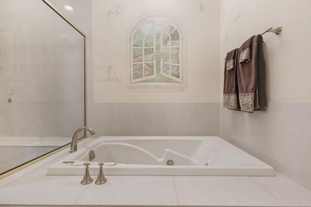 7346 Deer Valley Crossing, Powell, OH 43065
