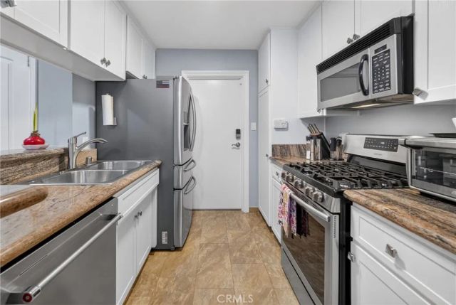 7046 De Celis Place 7, Lake Balboa, CA 91406