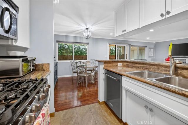 7046 De Celis Place 7, Lake Balboa, CA 91406