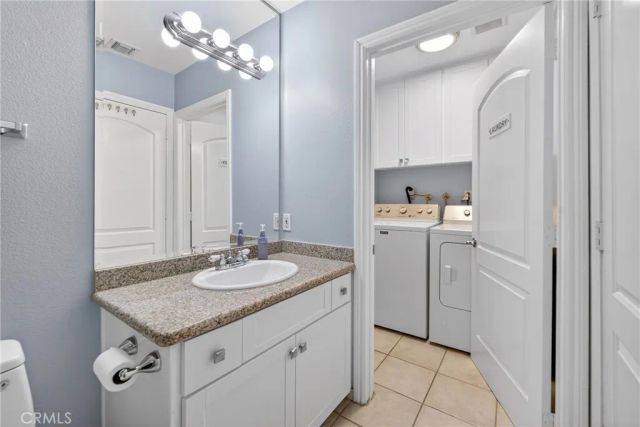 7046 De Celis Place 7, Lake Balboa, CA 91406