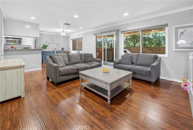 7046 De Celis Place 7, Lake Balboa, CA 91406