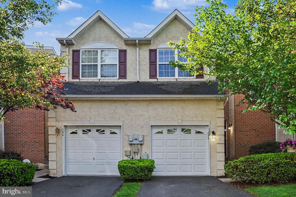 102 WATERCREST DR, Red Hill, PA 18076