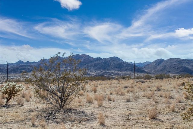 3374 Sunny Hill, Joshua Tree, CA 92252