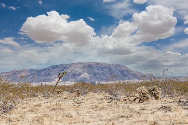 3374 Sunny Hill, Joshua Tree, CA 92252