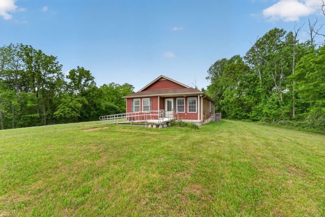 374 Douglas Ln, Lafayette, TN 37083