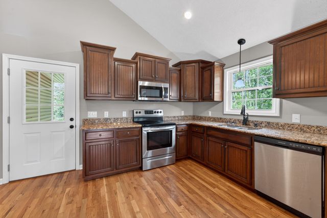 374 Douglas Ln, Lafayette, TN 37083