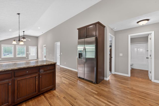 374 Douglas Ln, Lafayette, TN 37083